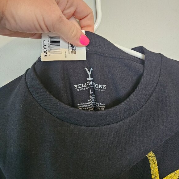 Dutton Ranch, NWT, Large, Cowboy Sunset - Picture 2 of 4